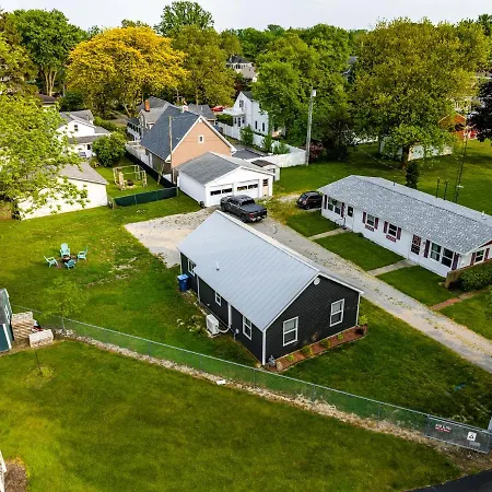 Renovated Retreat Home In Huron Walking Distance To Beach Exterior photo