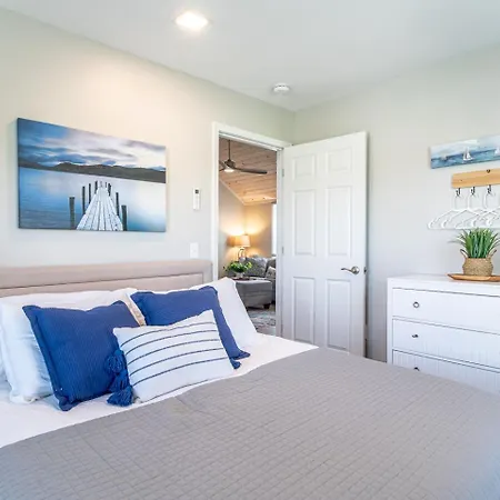 Renovated Retreat Home In Huron Walking Distance To Beach Exterior photo