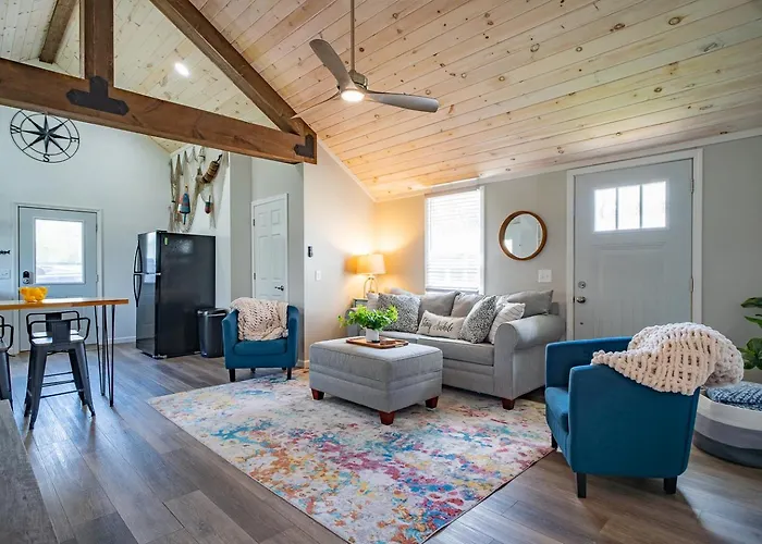 Renovated Retreat Home In Huron Walking Distance To Beach