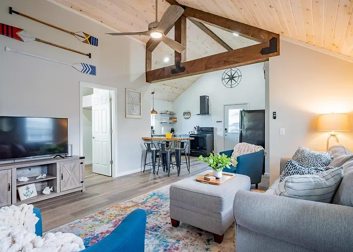 Renovated Retreat Home In Huron Walking Distance To Beach