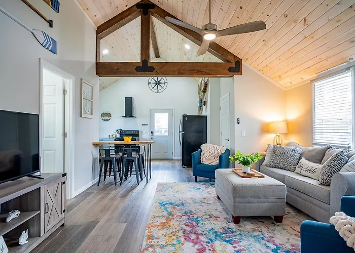 Renovated Retreat Home In Huron Walking Distance To Beach