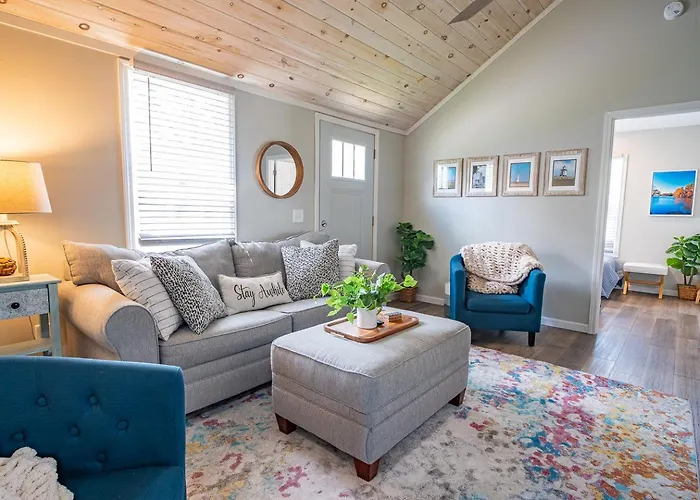 Renovated Retreat Home In Huron Walking Distance To Beach