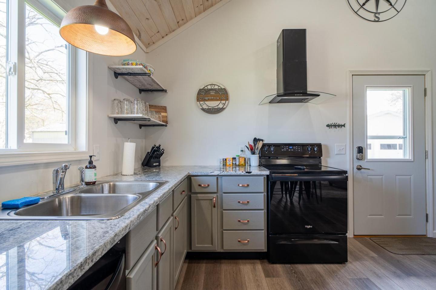 Renovated Retreat In Walking Distance To Huron