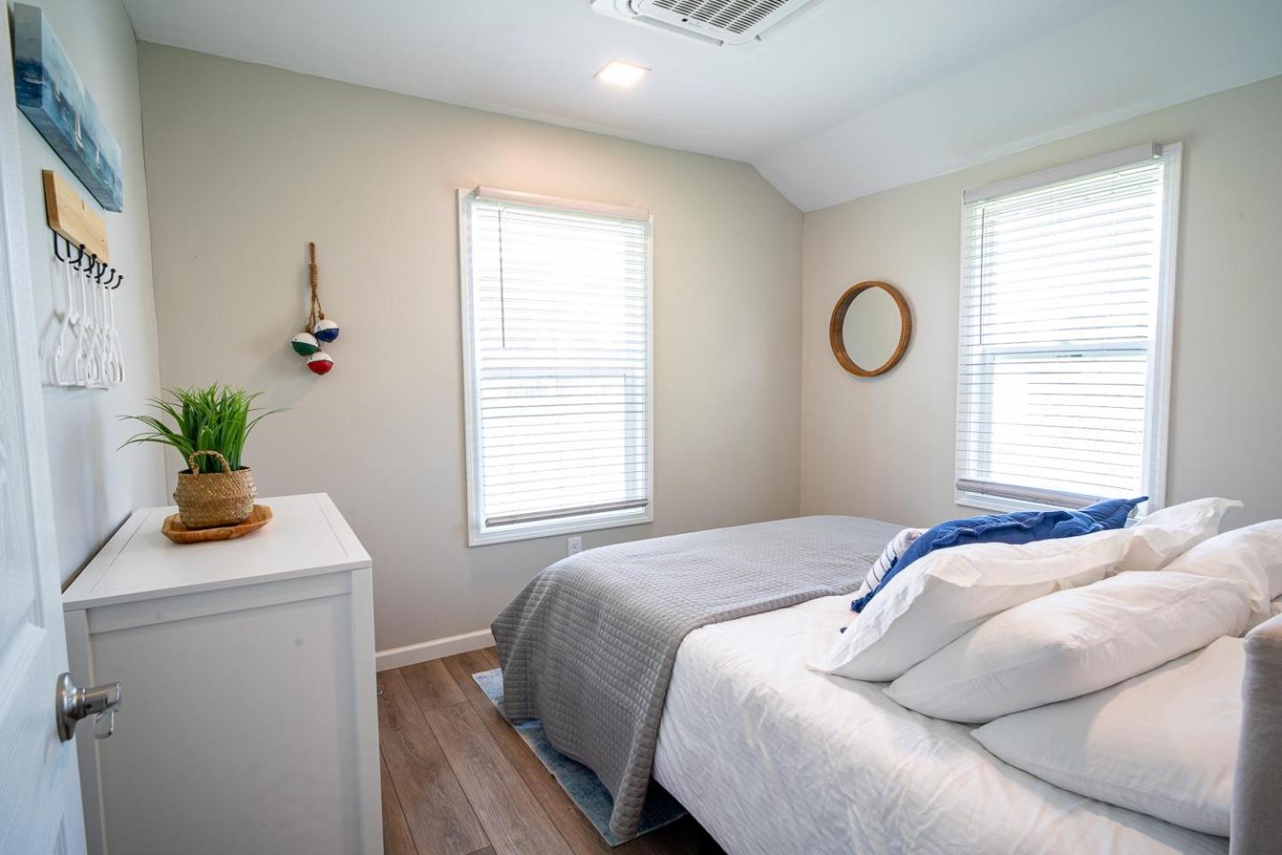 Holiday home Renovated Retreat In Walking Distance To Huron